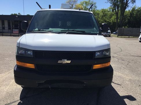 Used 2019 Chevrolet Express 3500 Extended w/ Driver Convenience Package RWD image 4
