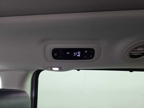 Used 2024 Chrysler Pacifica Limited image 28