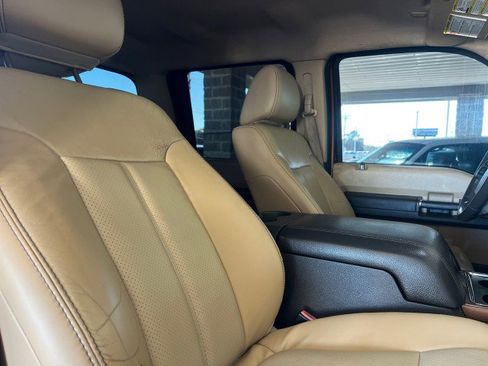 Used 2011 Ford F350 Lariat w/ Lariat Interior Pkg image 32