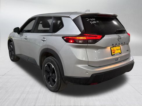 Used 2025 Nissan Rogue SV image 4