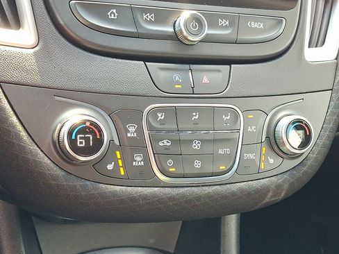 Used 2022 Chevrolet Malibu LT FWD image 16