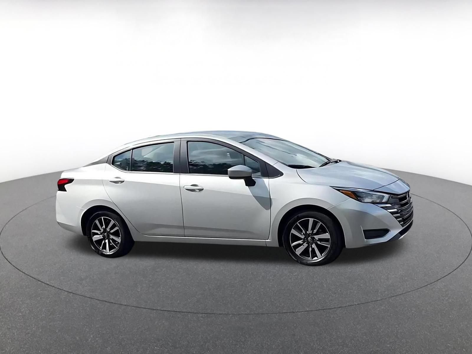 Used 2025 Nissan Versa SV FWD image 2