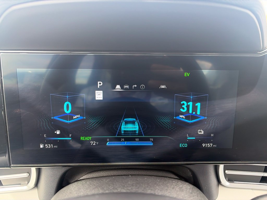 Certified 2025 Hyundai Elantra Limited FWD image 22