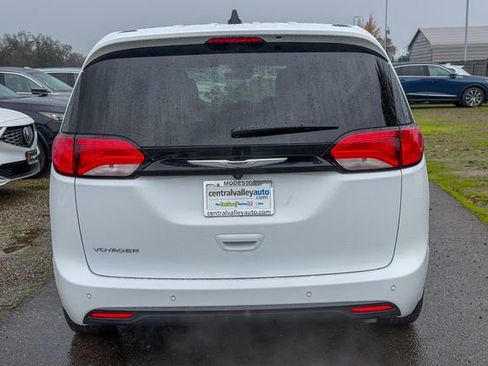 New 2026 Chrysler Voyager LX image 7