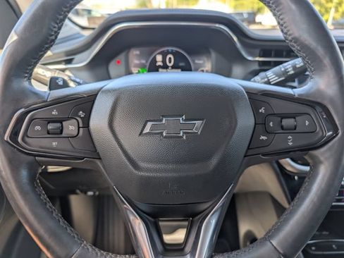 Used 2023 Chevrolet Bolt EUV Premier w/ Sun & Sound Package FWD image 21