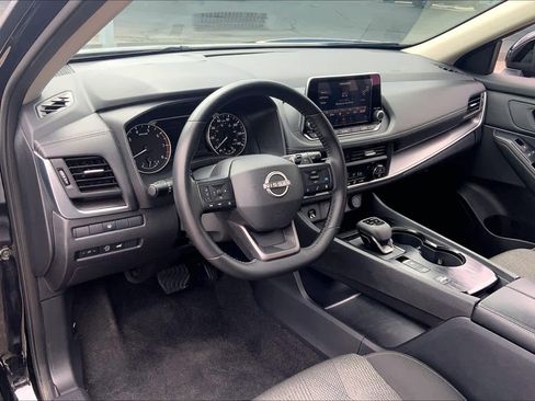 Used 2025 Nissan Rogue SV FWD image 18