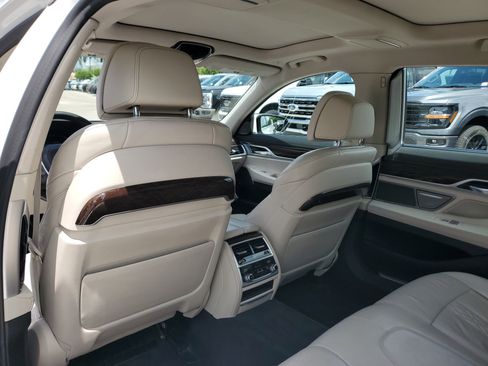 Used 2022 BMW 740i w/ Premium Package RWD image 15