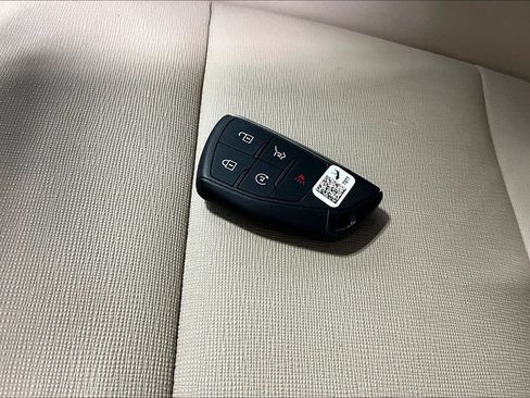 Used 2025 Buick Enclave Preferred w/ Power Package FWD image 10