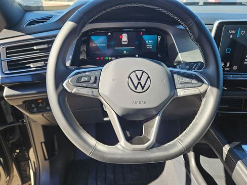 Used 2025 Volkswagen Atlas Cross Sport SE image 17
