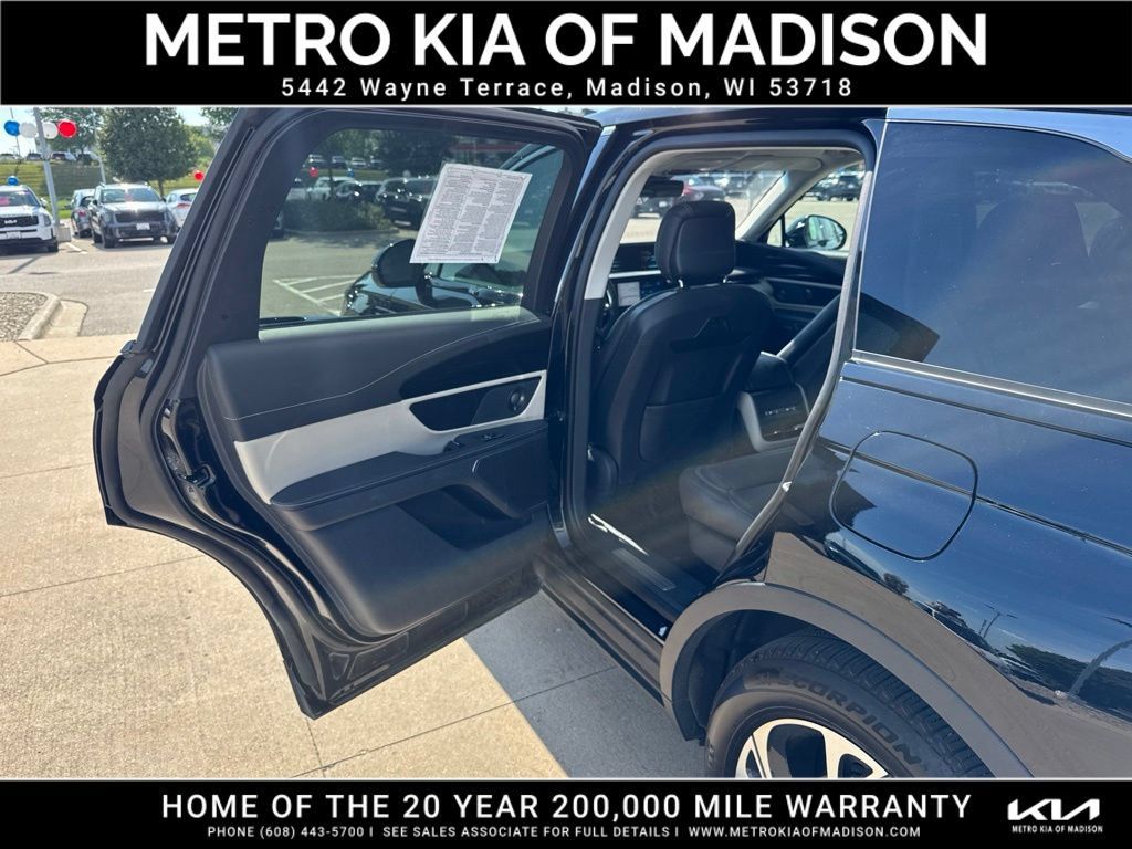 Used 2024 Lincoln Nautilus Premier w/ Equipment Group 102A AWD/4WD image 35