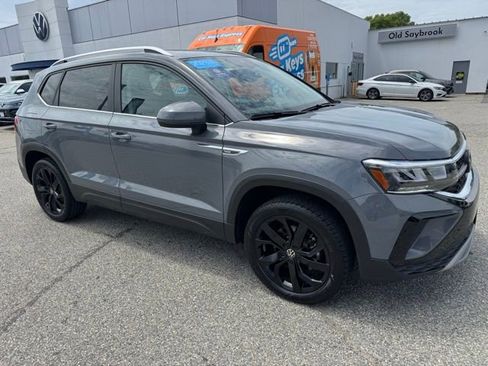 Certified 2023 Volkswagen Taos SE w/ Panoramic Sunroof Package FWD image 3