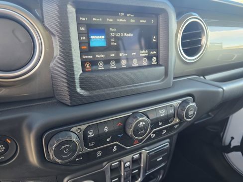 Used 2018 Jeep Wrangler Unlimited Sahara w/ Cold Weather Group image 22