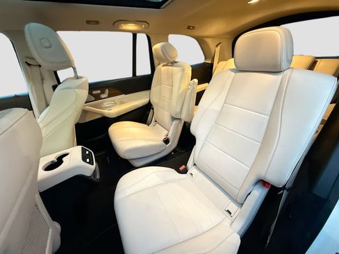 Used 2022 Mercedes-Benz GLS 450 4MATIC image 26