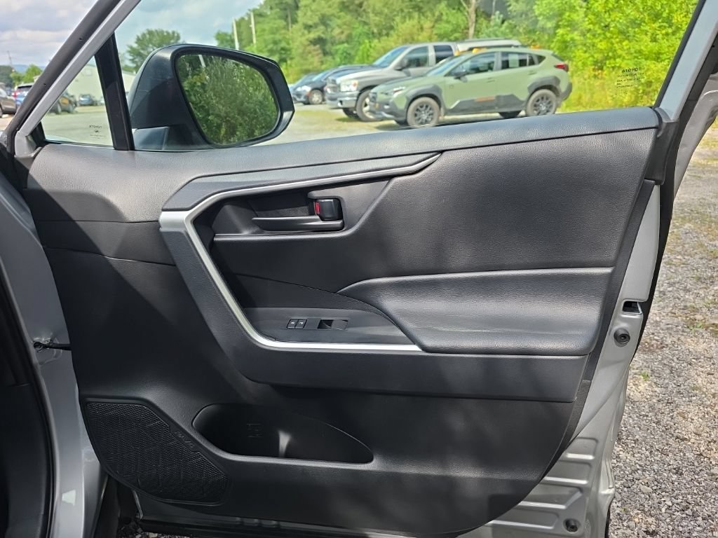 Used 2025 Toyota RAV4 LE AWD/4WD image 20