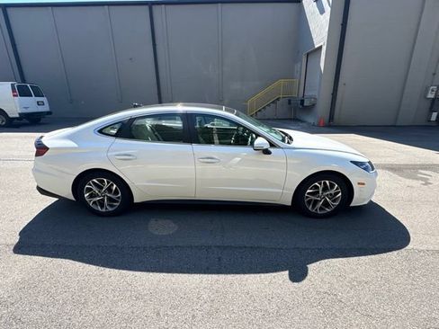 Used 2023 Hyundai Sonata SEL w/ Convenience Package FWD image 2