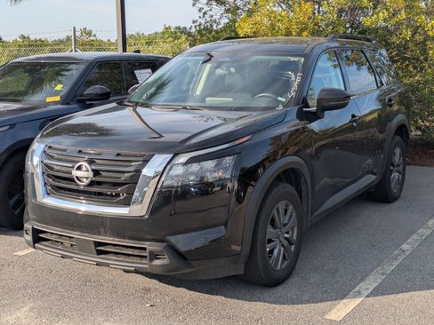 Certified 2025 Nissan Pathfinder SV FWD image 2