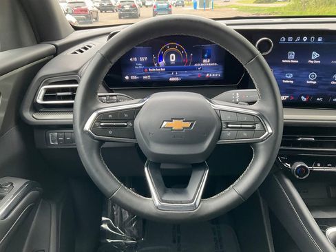 Used 2025 Chevrolet Traverse LT AWD/4WD image 4