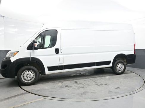 Used 2024 RAM ProMaster 2500 w/ Convenience Group FWD image 3