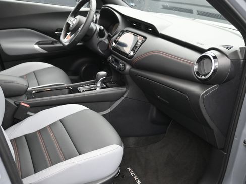 Used 2024 Nissan Kicks SR w/ SR Premium Package FWD image 11