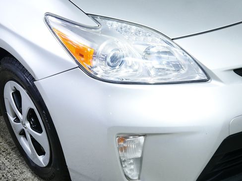 Used 2014 Toyota Prius Three w/ Solar Roof Package FWD image 16
