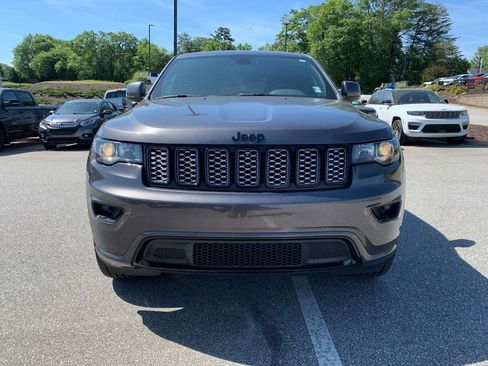 Used 2021 Jeep Grand Cherokee Laredo X AWD/4WD image 3