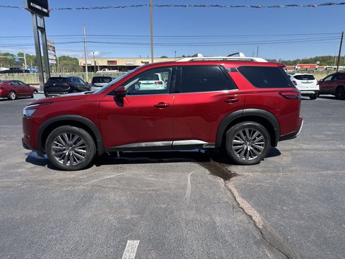 Used 2023 Nissan Pathfinder SL w/ SL Premium Package AWD/4WD image 6