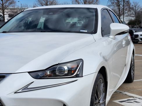 Used 2017 Lexus IS 200t image 9