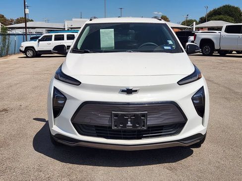 Used 2023 Chevrolet Bolt EUV LT FWD image 2
