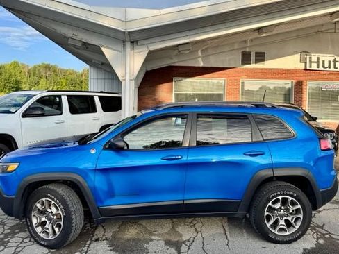 Used 2020 Jeep Cherokee Trailhawk w/ Cold Weather Group AWD/4WD image 2