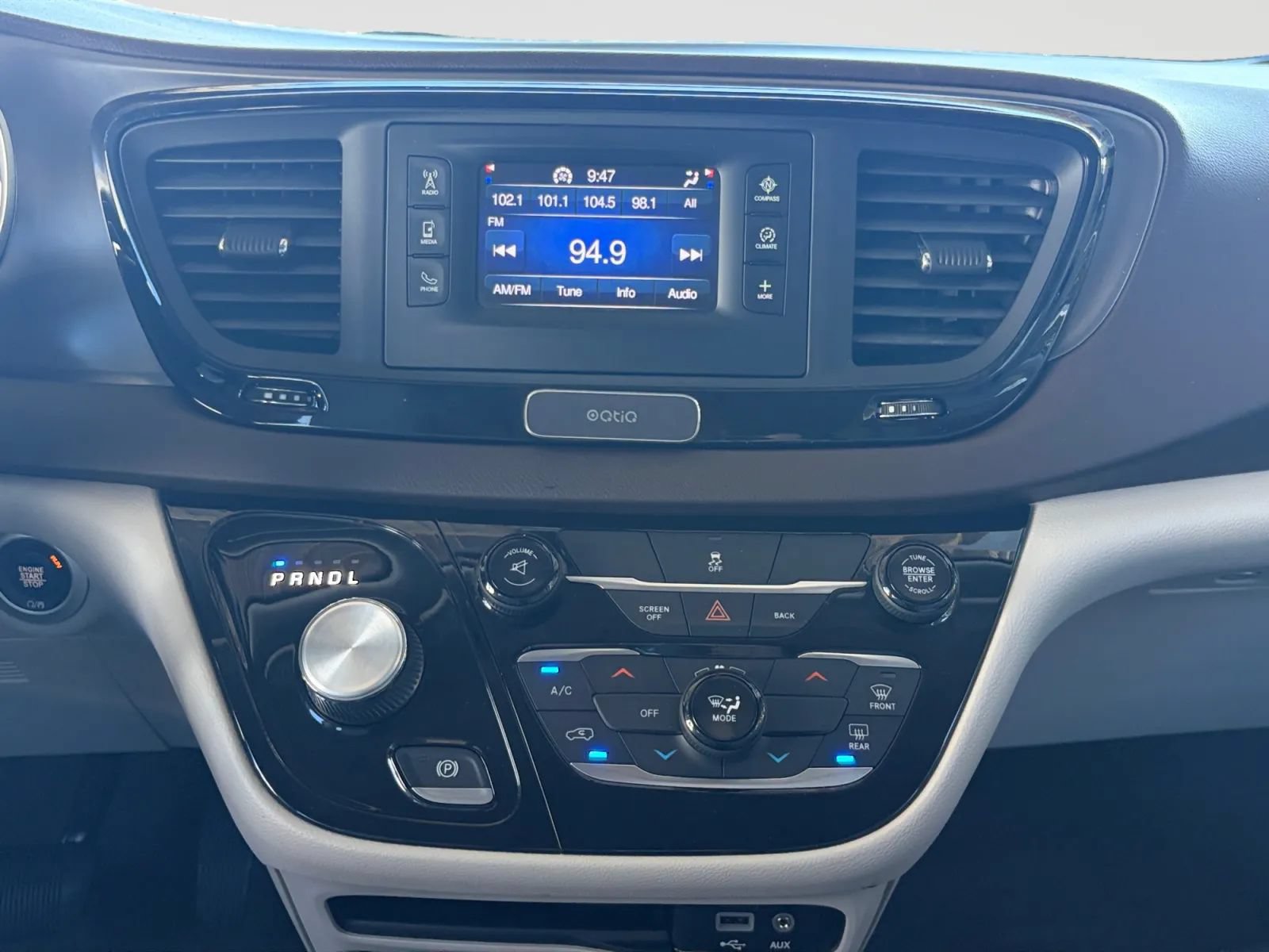 Used 2017 Chrysler Pacifica LX FWD image 25