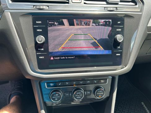 Used 2019 Volkswagen Tiguan SE w/ Panoramic Sunroof Package AWD/4WD image 14