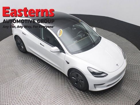 Used 2023 Tesla Model 3 Standard Range image 3