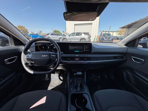 Used 2025 Kia K4 FWD image 32