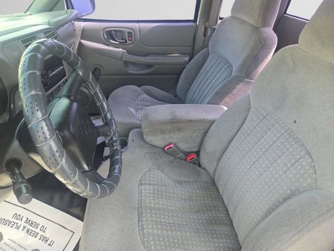 Used 2001 Chevrolet S10 Pickup 2WD Extended Cab image 8
