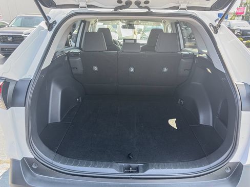 Used 2025 Toyota RAV4 LE AWD/4WD image 15
