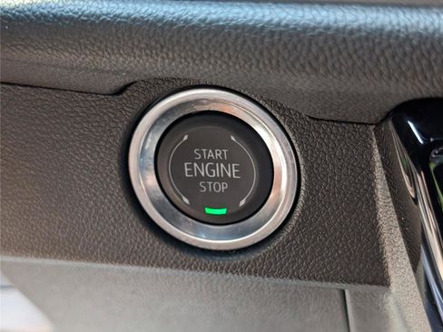 Used 2025 Chevrolet Traverse LT image 26