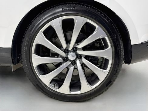 Used 2025 Land Rover Range Rover Long Wheelbase Autobiography AWD/4WD image 9