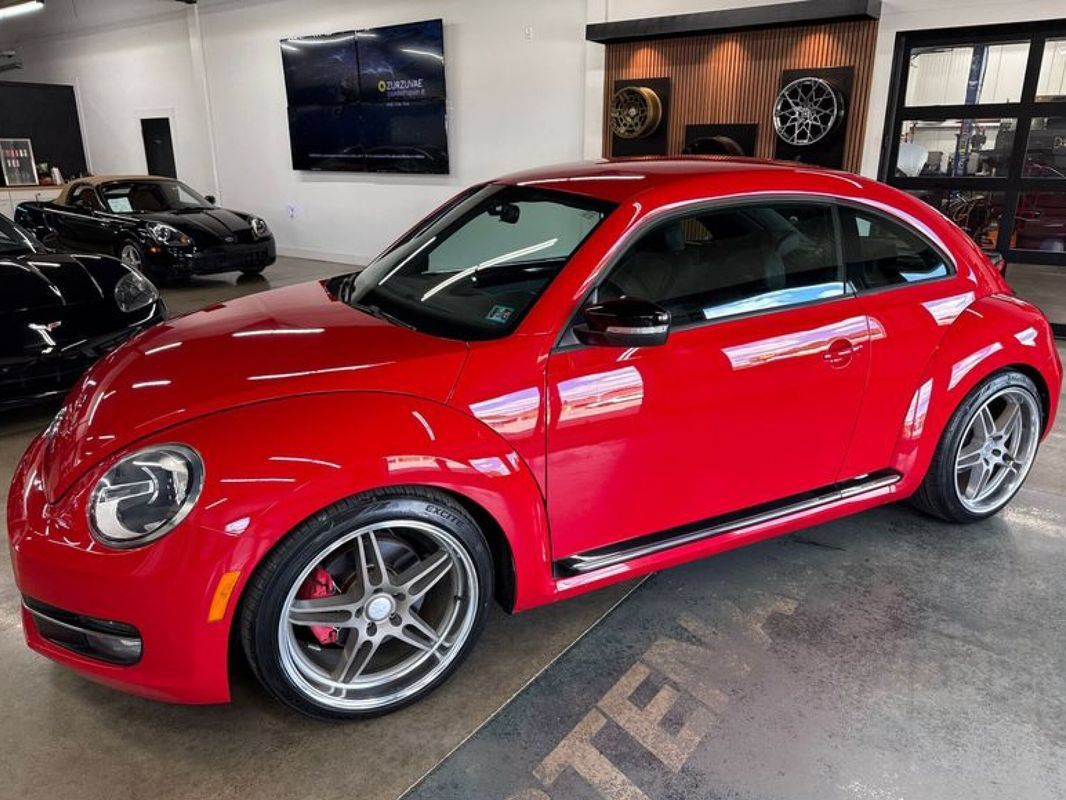 Used 2012 Volkswagen Beetle 2.0T FWD image 1