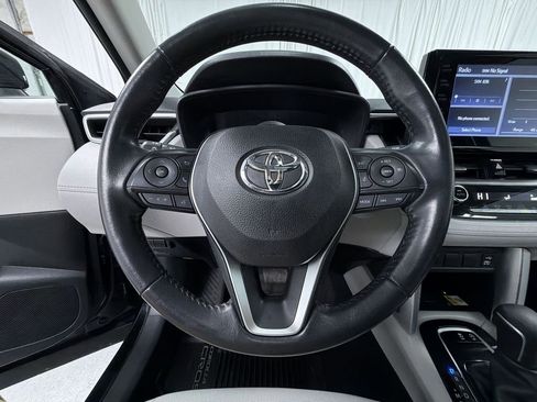 Certified 2022 Toyota Corolla Cross LE image 16