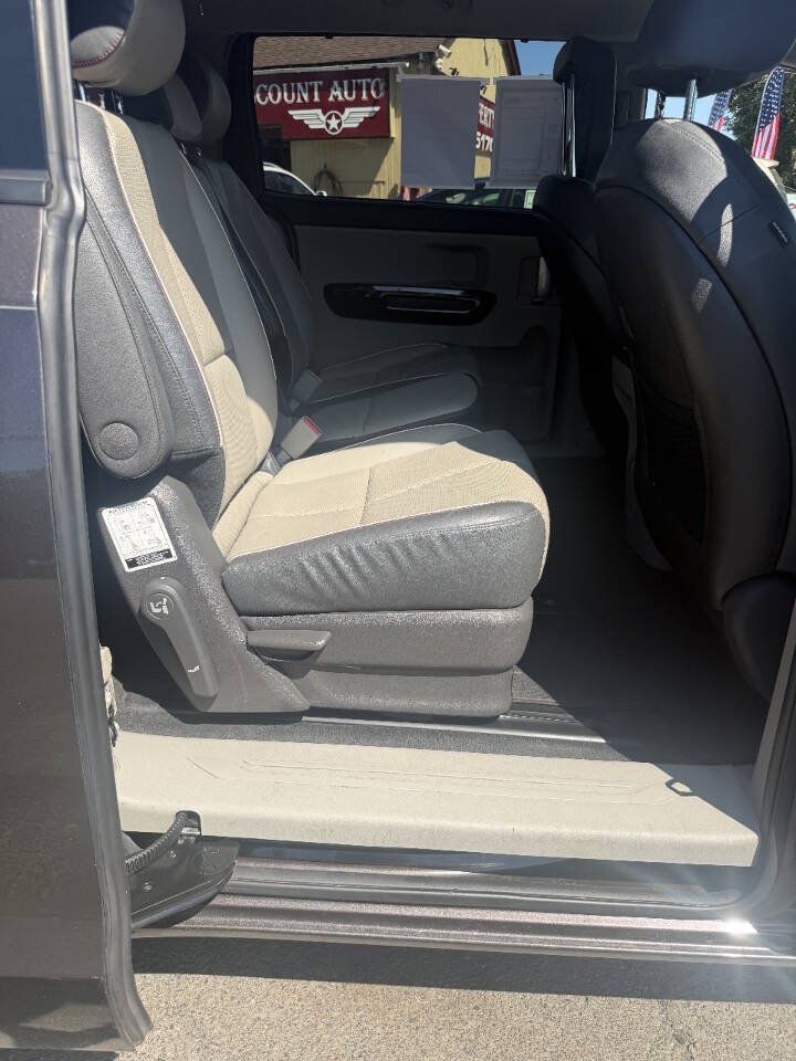 Used 2017 Kia Sedona EX FWD image 12