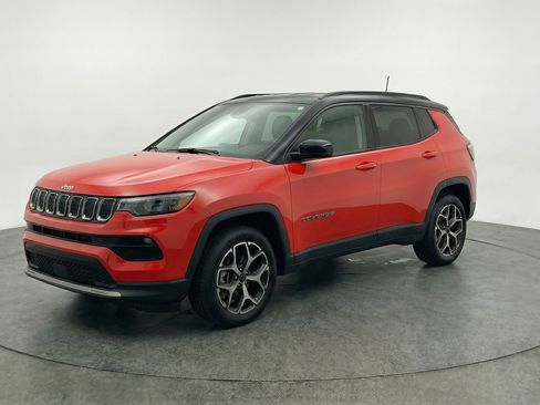 Used 2025 Jeep Compass Limited AWD/4WD image 3