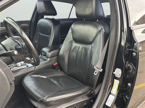 Used 2016 Chrysler 300 Limited image 13