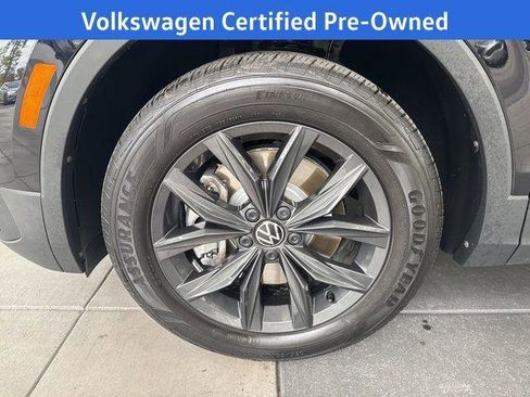 Used 2024 Volkswagen Tiguan SE w/ Panoramic Sunroof Package image 10
