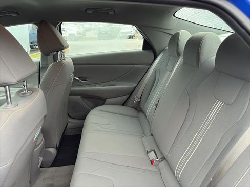 Used 2025 Hyundai Elantra Sport image 12