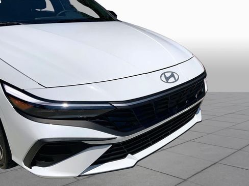 Used 2025 Hyundai Elantra SEL FWD image 32