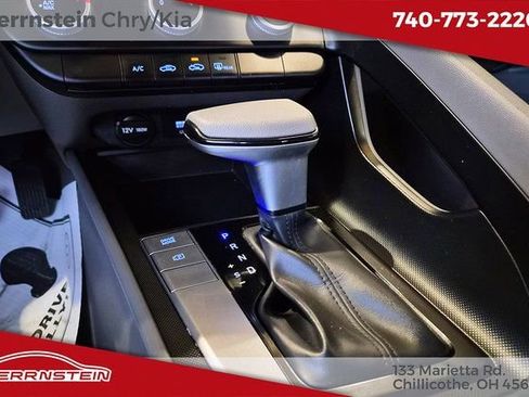 Used 2024 Hyundai Elantra SE image 11