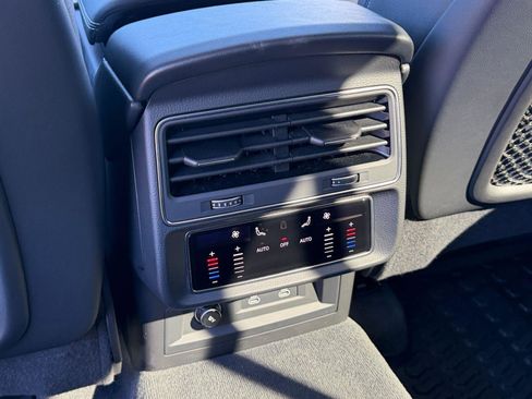 Used 2022 Audi Q8 Premium Plus w/ Premium Plus Package image 46