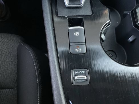 Used 2025 Nissan Rogue SV FWD image 23