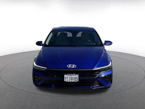 Used 2025 Hyundai Elantra Limited image 4