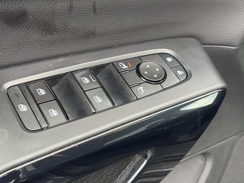 Certified 2025 Nissan Pathfinder SV w/ SV Premium Package FWD image 15